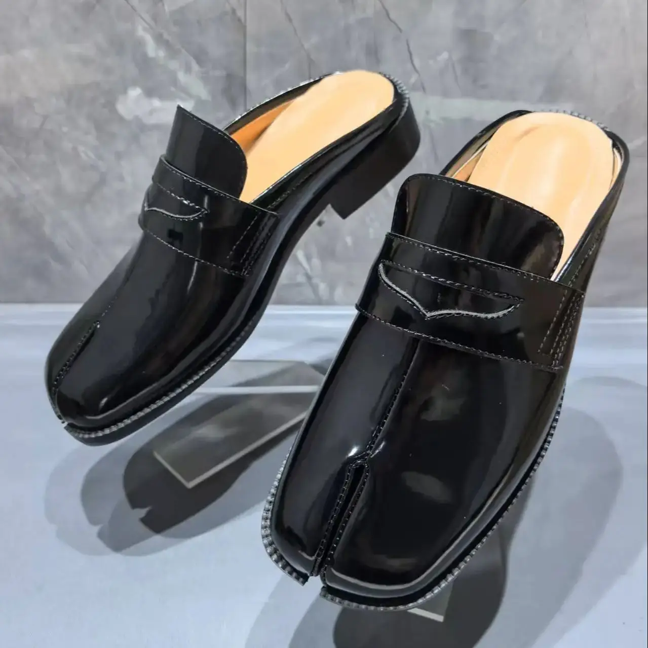스플릿 토 타비 남성 슬리퍼 블랙 에나멜 가죽 샌들 남 - Men Shoes Black 리뷰 및 가격