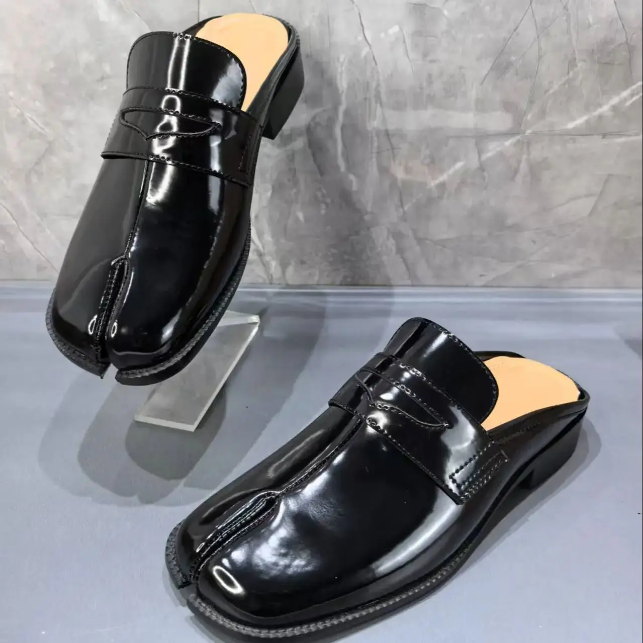 스플릿 토 타비 남성 슬리퍼 블랙 에나멜 가죽 샌들 남 - Men Shoes Black 리뷰 및 가격